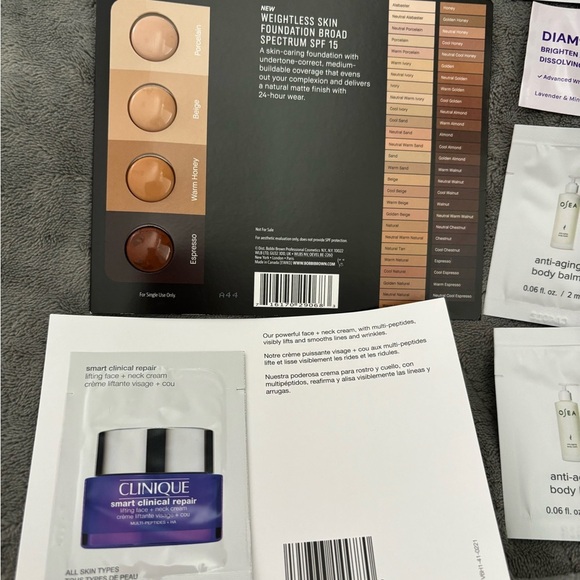 Skincare bundle with 11 various samples - Picture 6 of 6